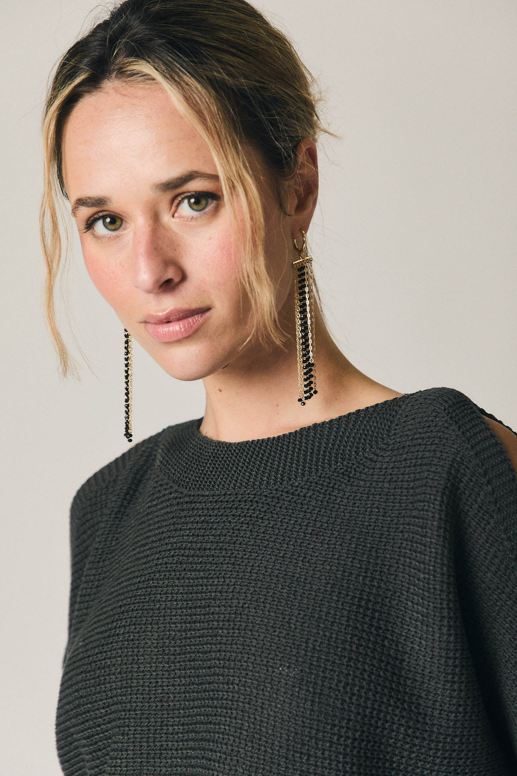 Top punto cut out gris
