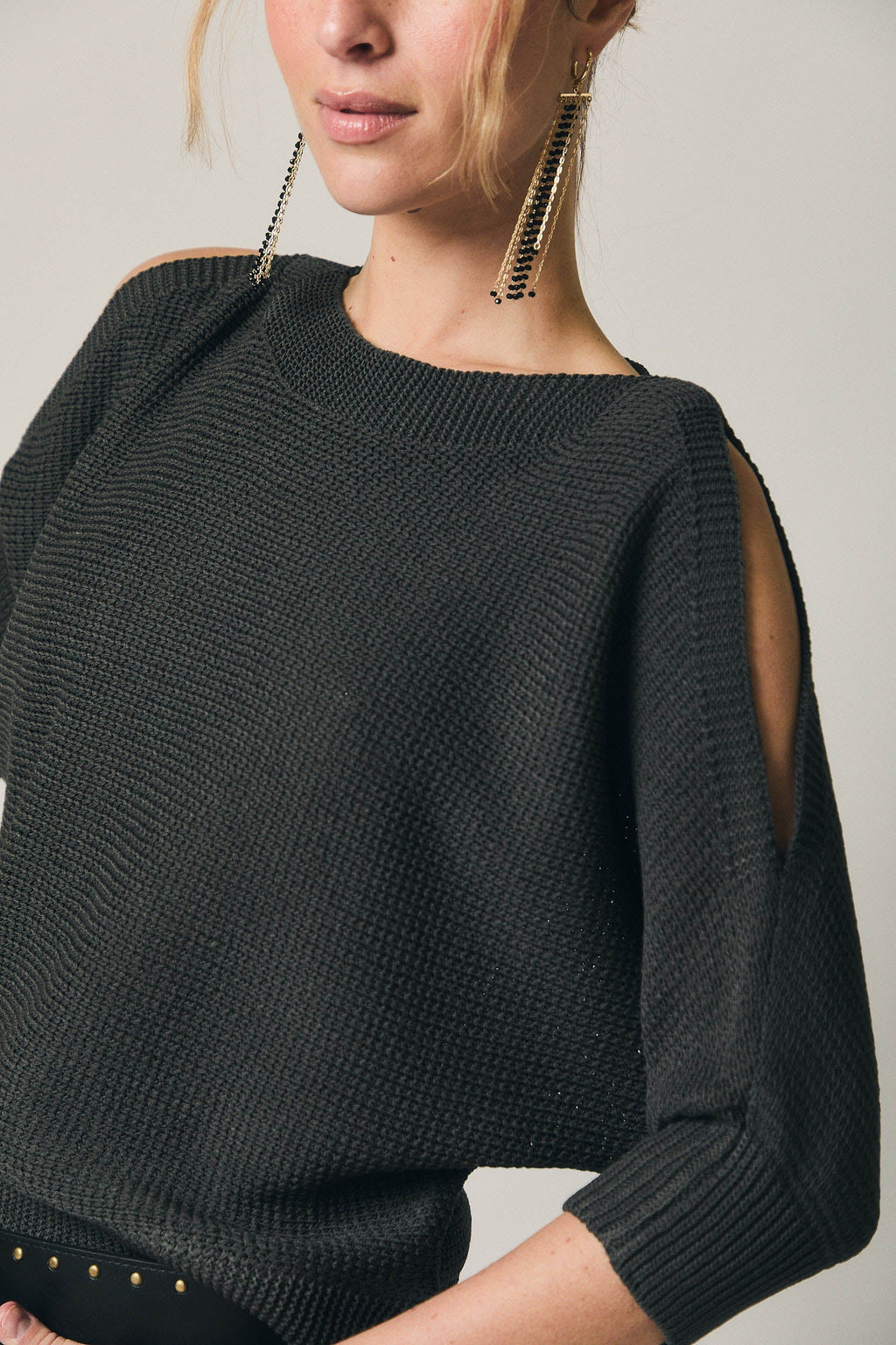 Top punto cut out gris