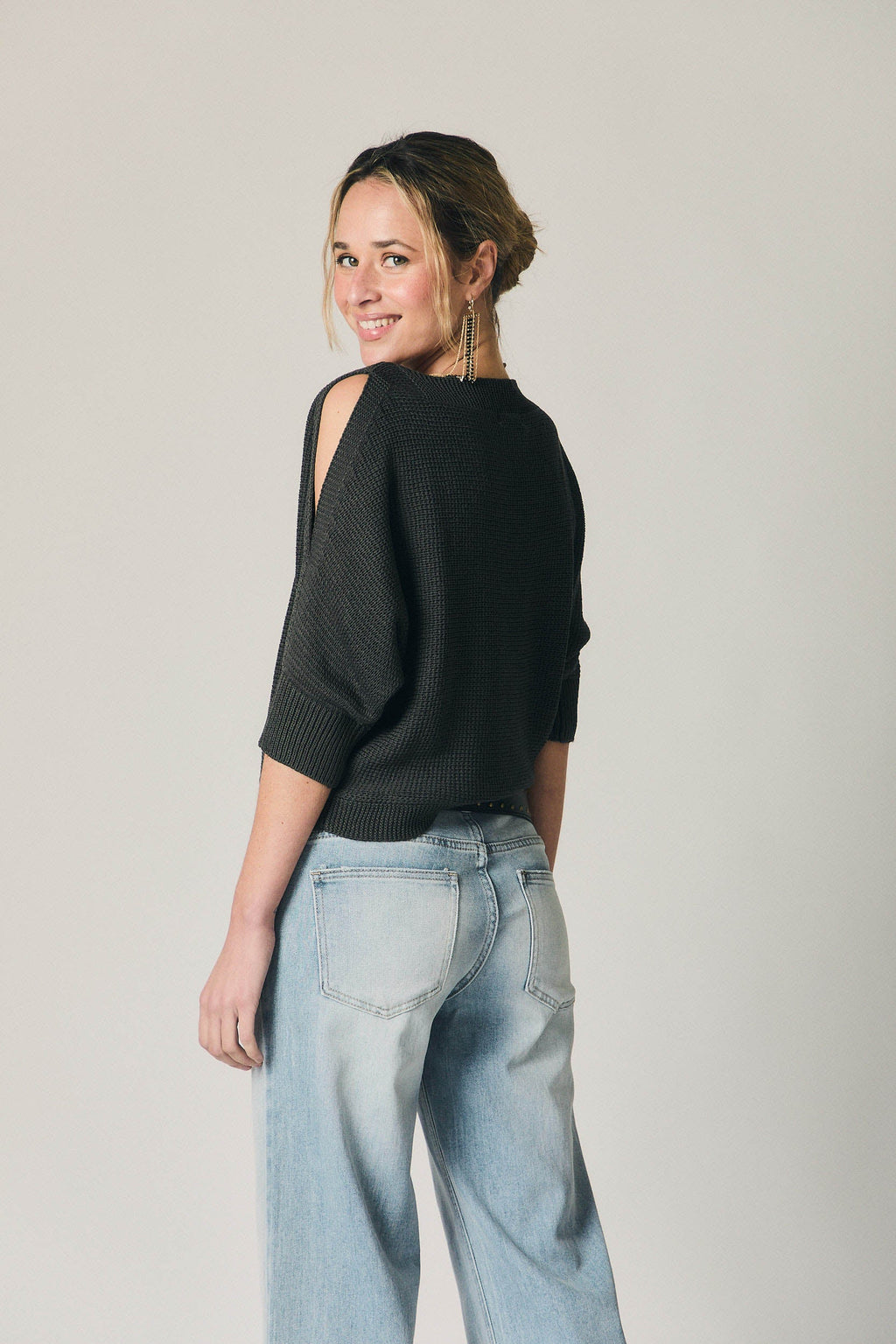 Top punto cut out gris