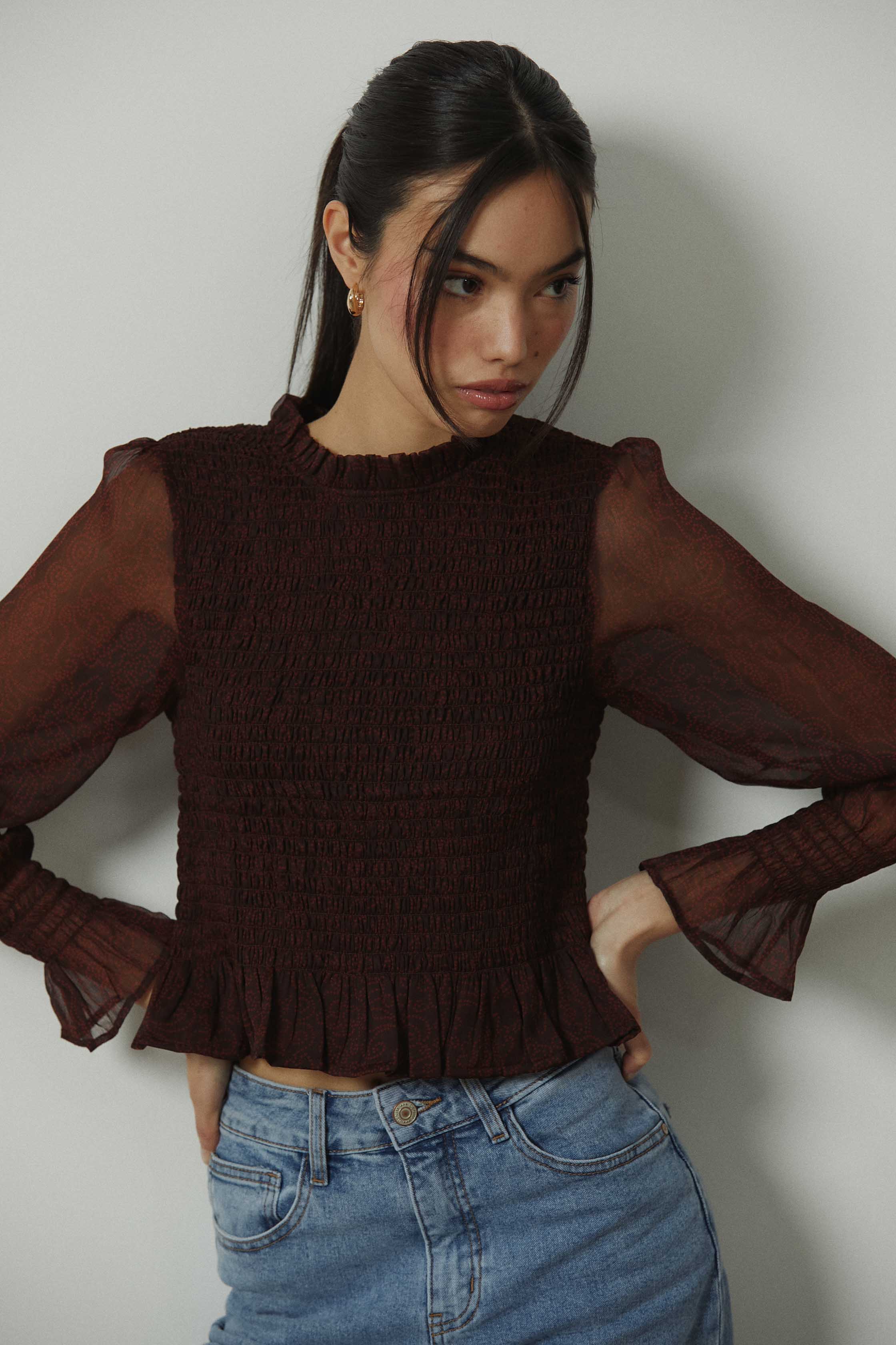 Top gomas estampado paisley marrón
