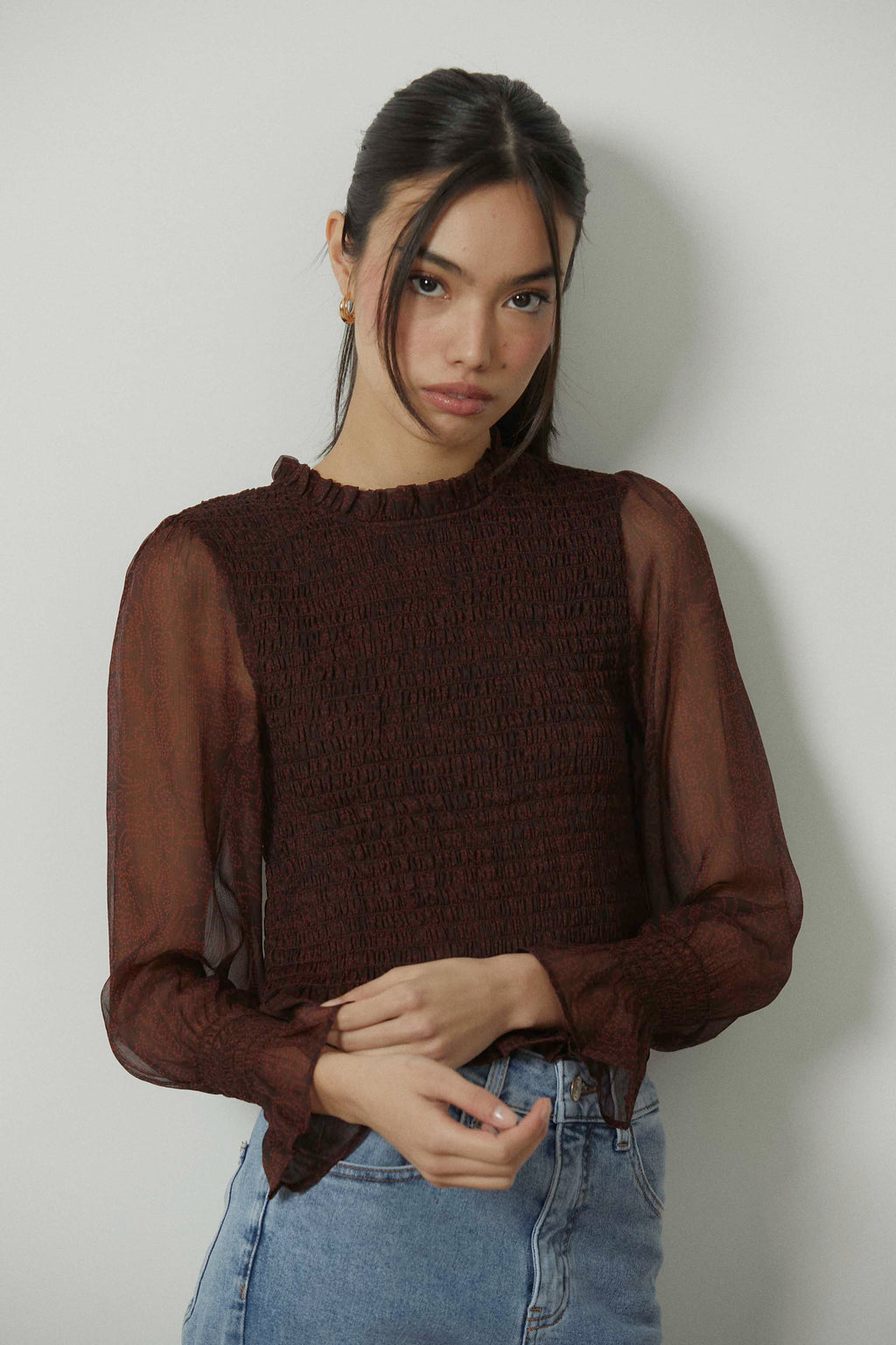 Top gomas estampado paisley marrón