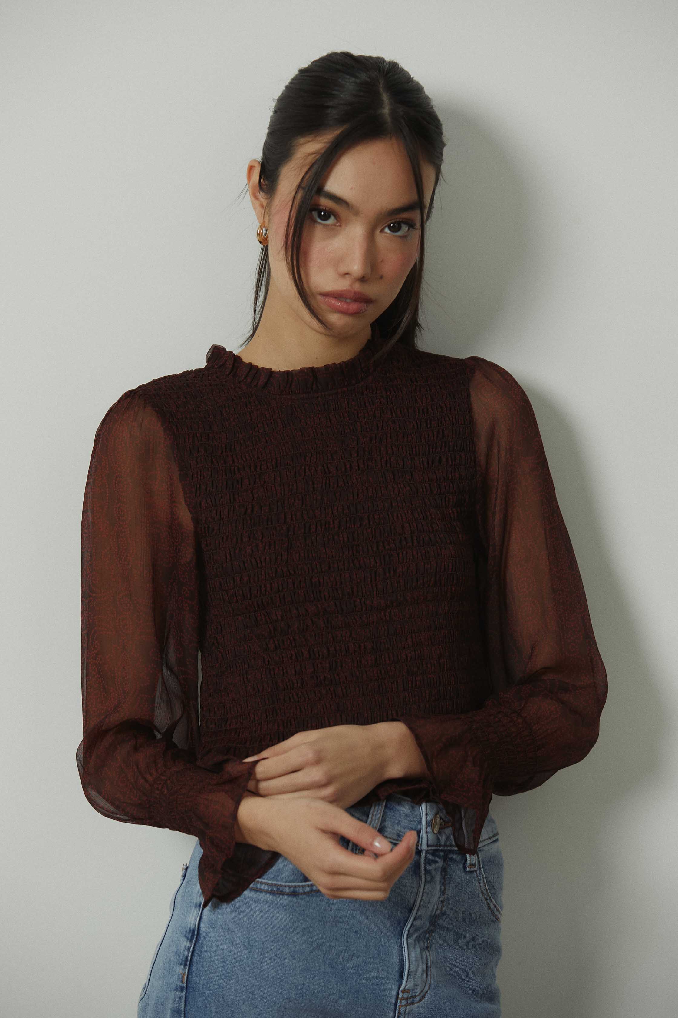Top gomas estampado paisley marrón