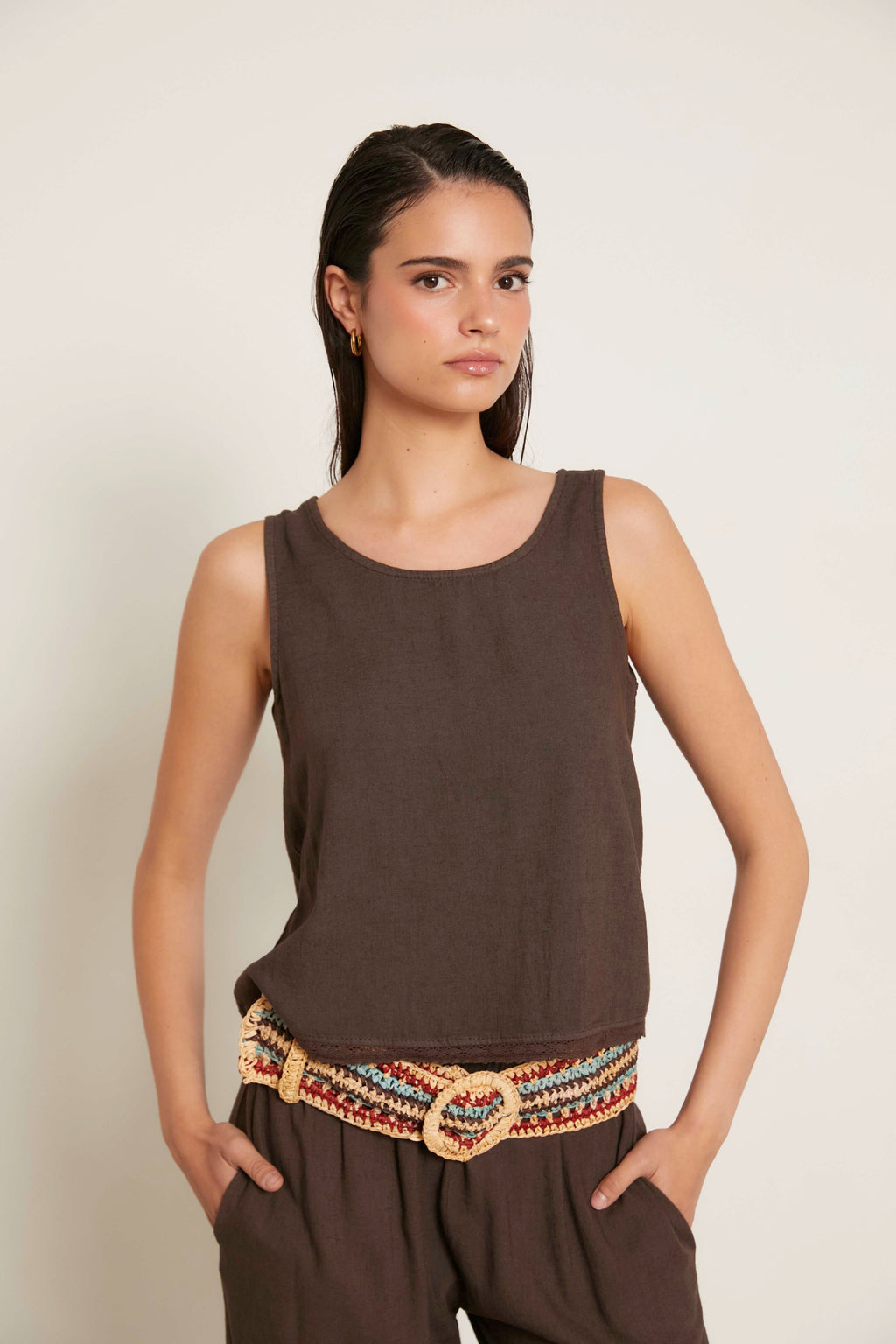 Top lino puntilla marrón