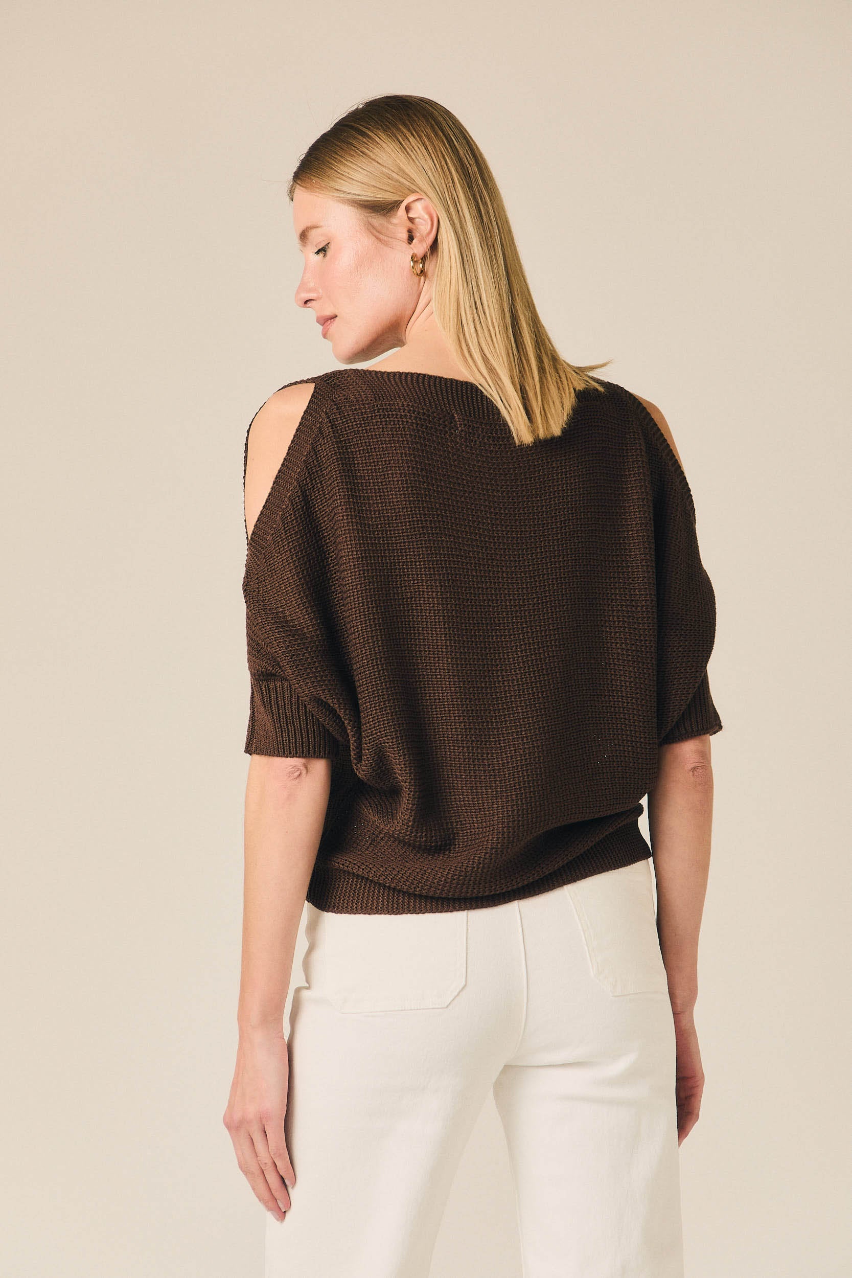 Top de punto cut out marrón