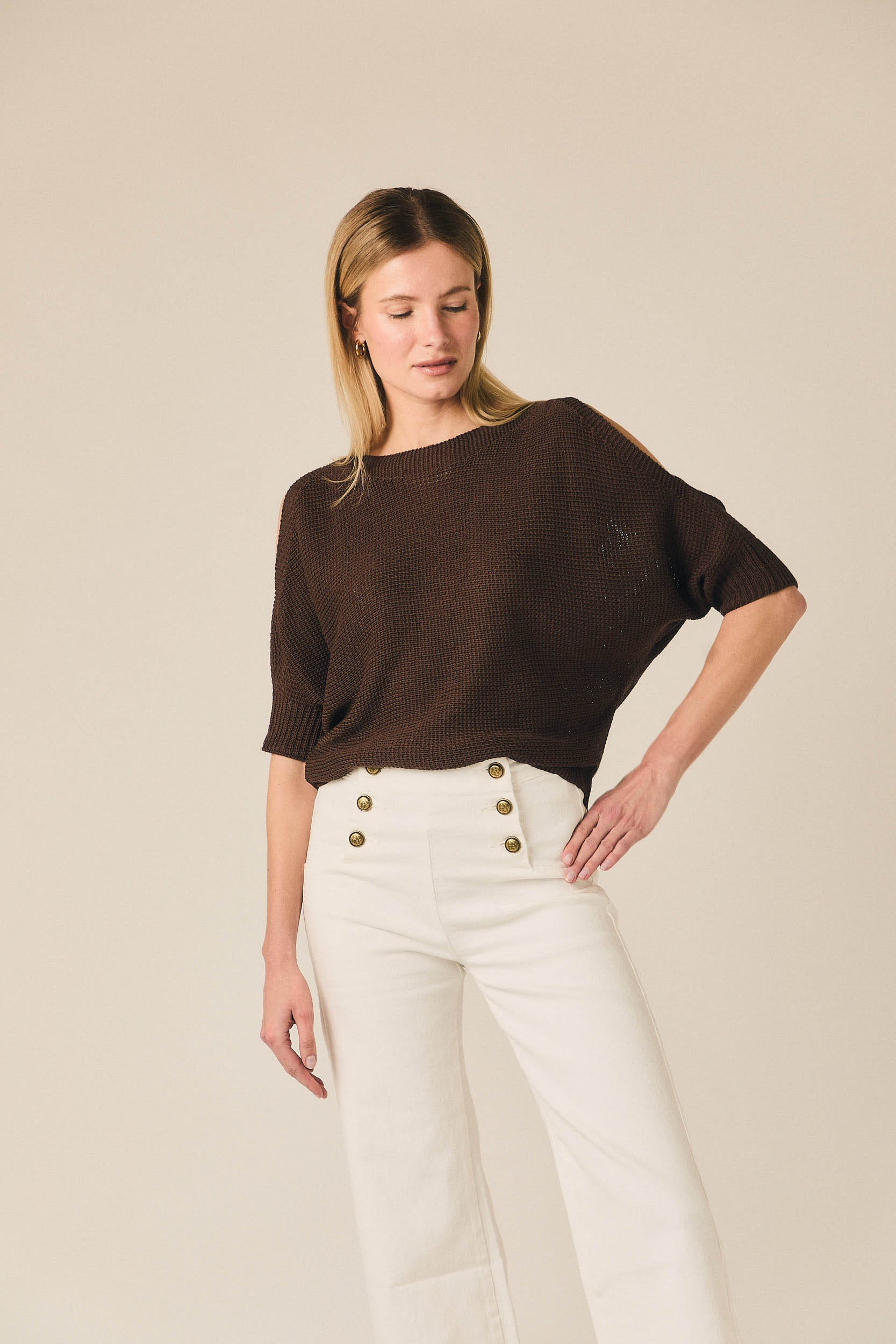 Top de punto cut out marrón