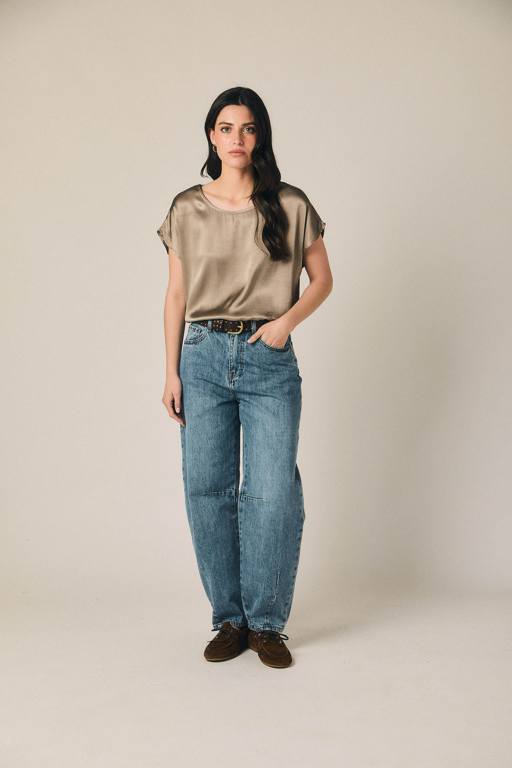 Camiseta raso con cordón topo