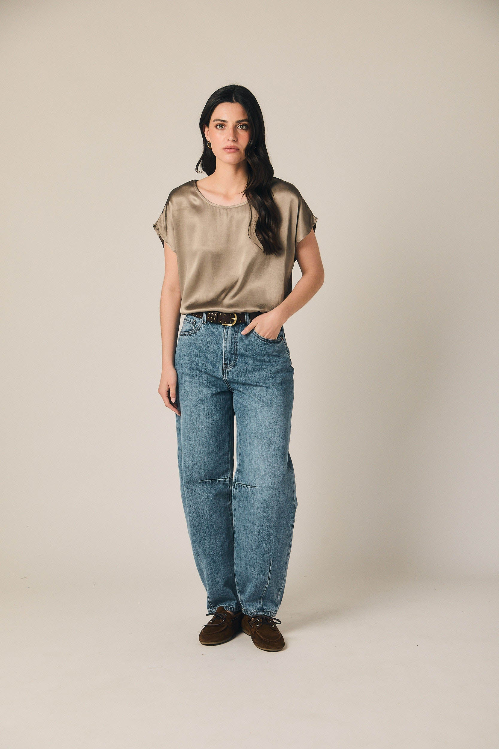 Camiseta raso con cordón topo