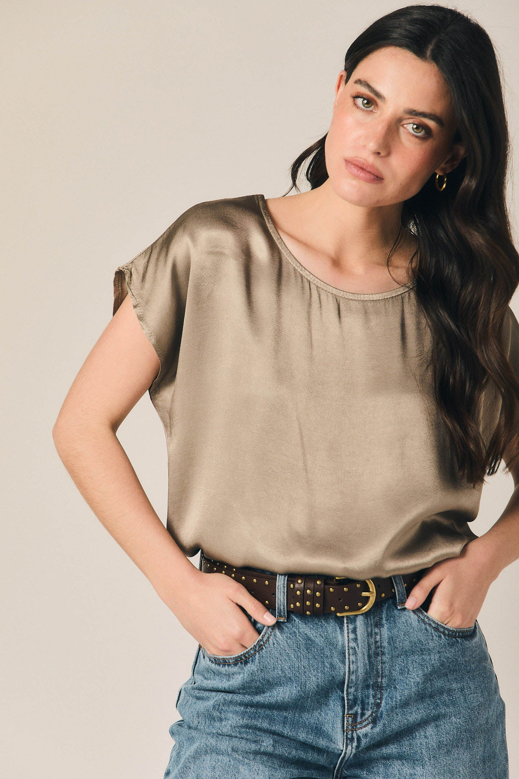 Camiseta raso con cordón topo