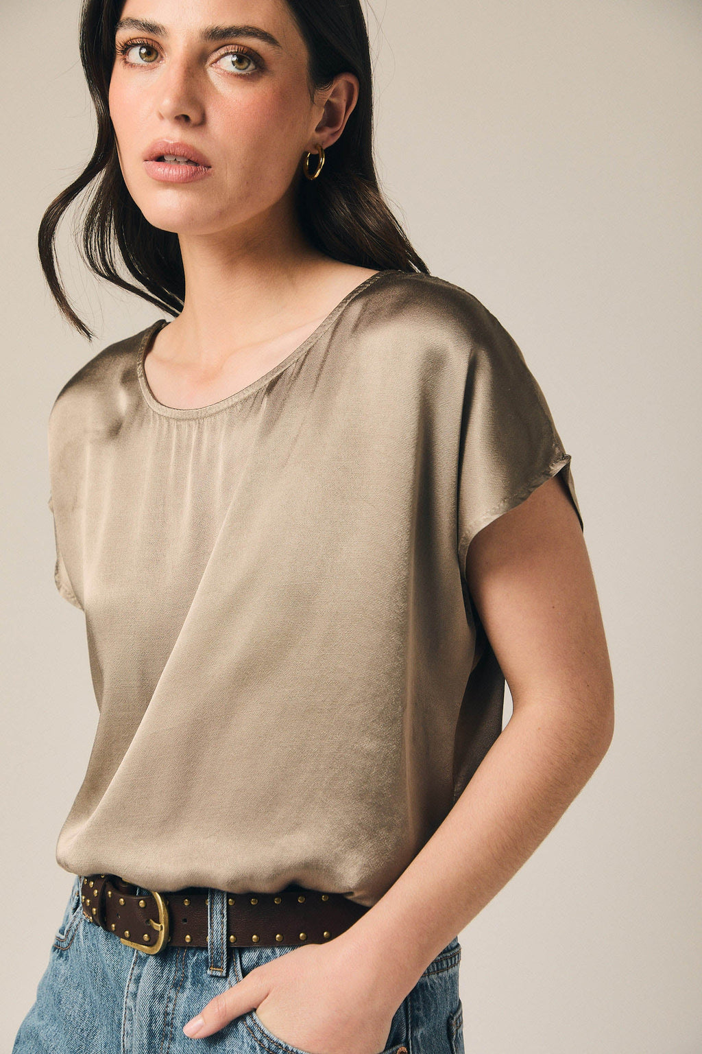 Camiseta raso con cordón topo