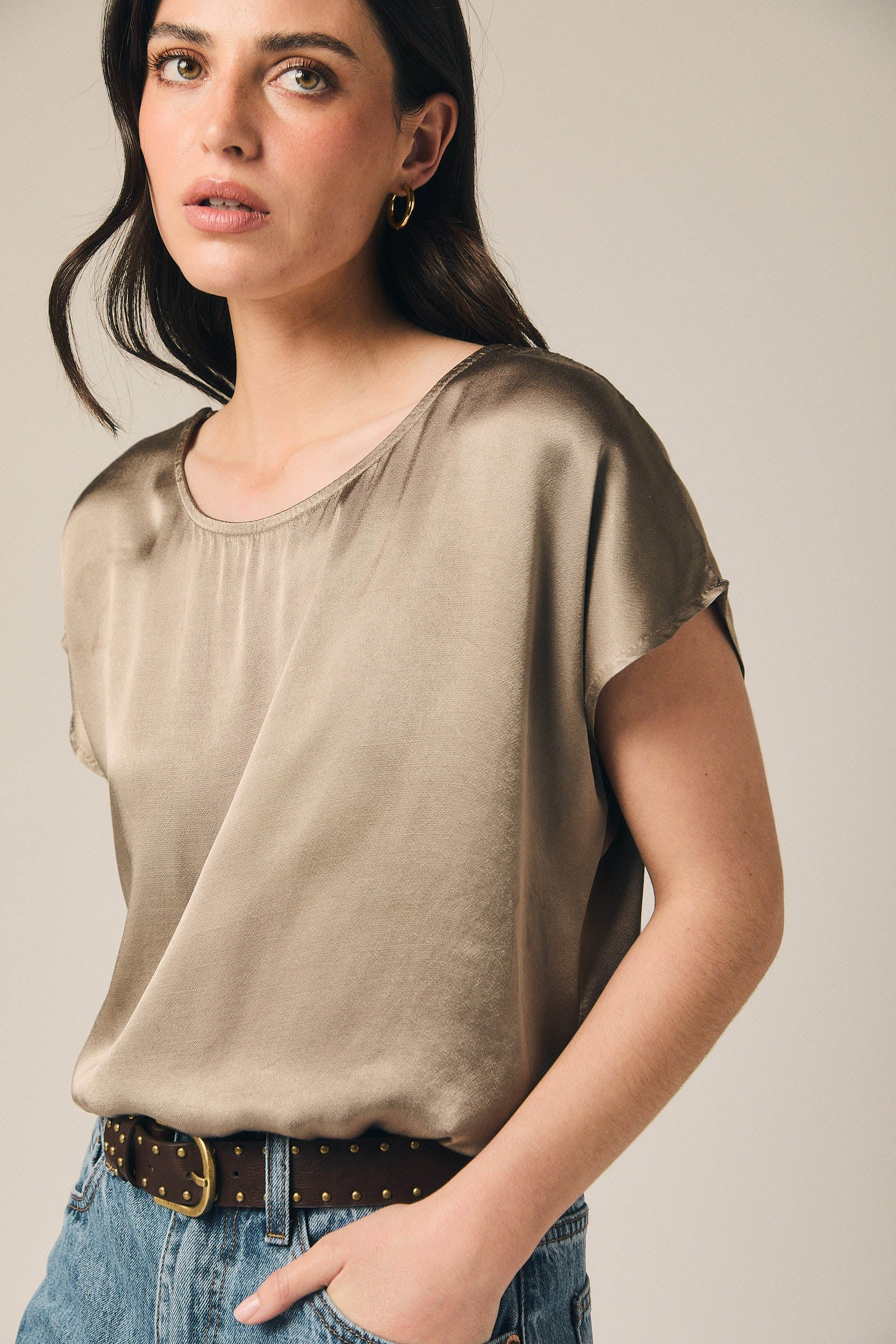 Camiseta raso con cordón topo