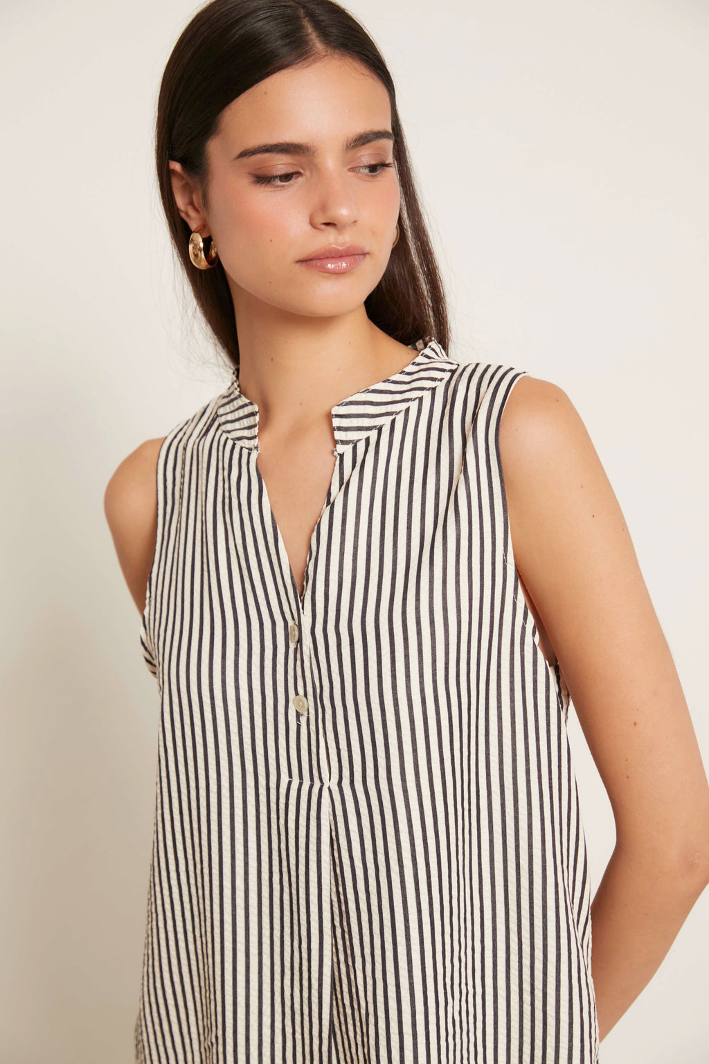 Top seersucker rayas sin mangas blanco