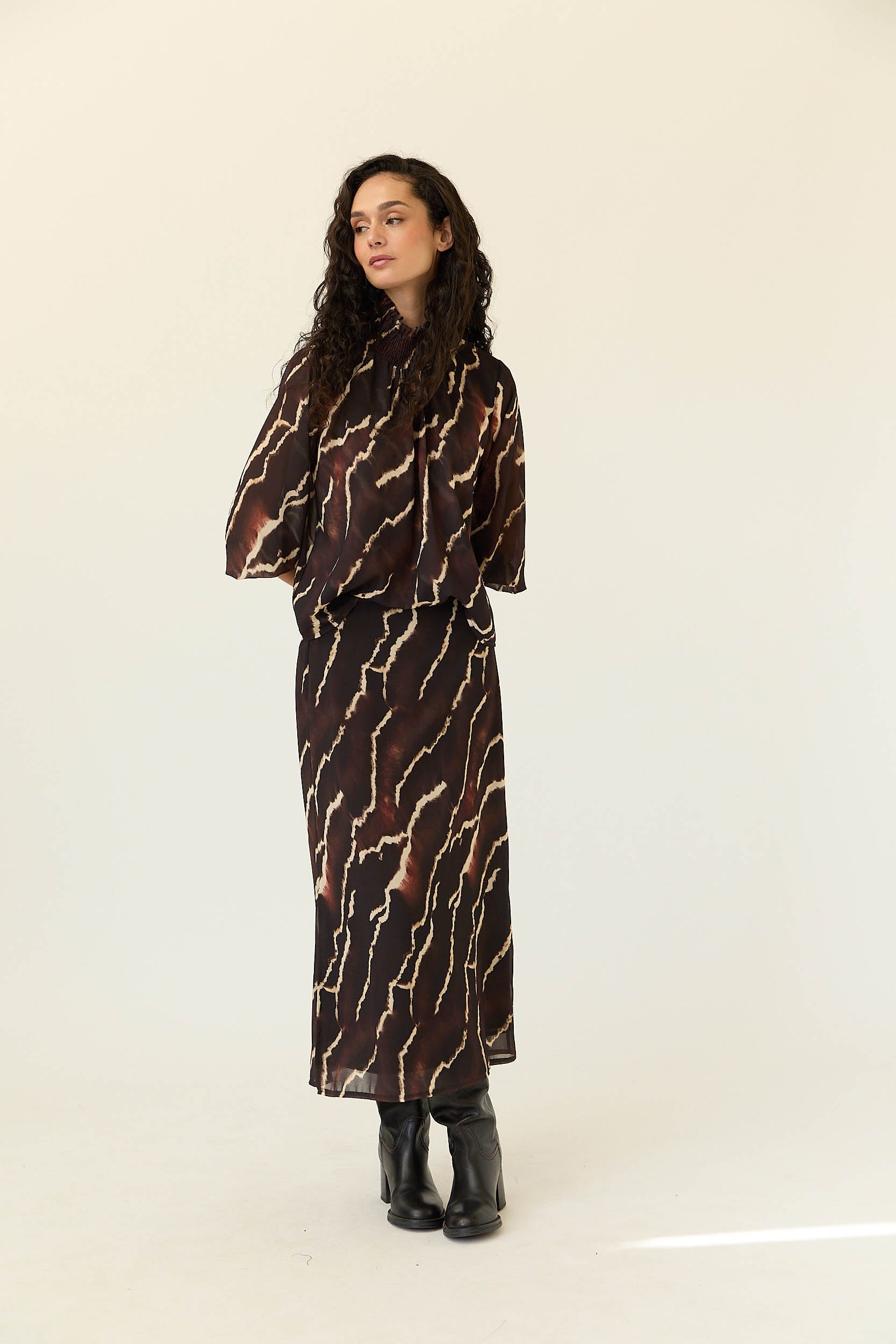 Top gasa maxi estampado tie dye marrón