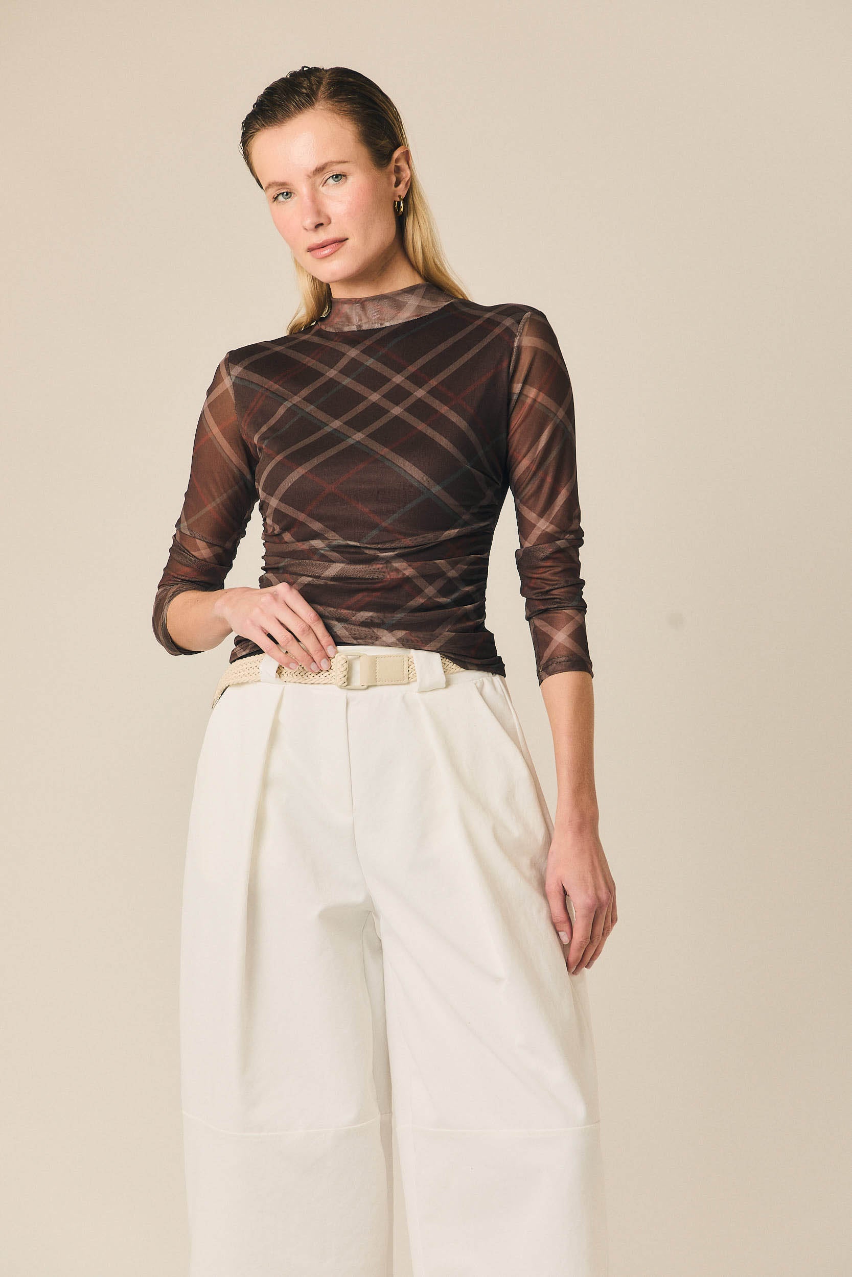Top de tul estampado de cuadros marrón