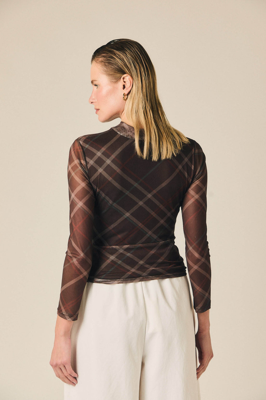 Top de tul estampado de cuadros marrón