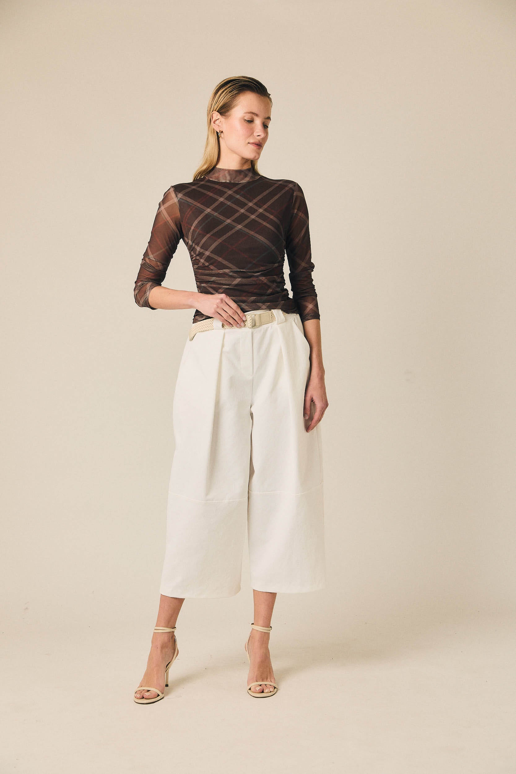 Top de tul estampado de cuadros marrón