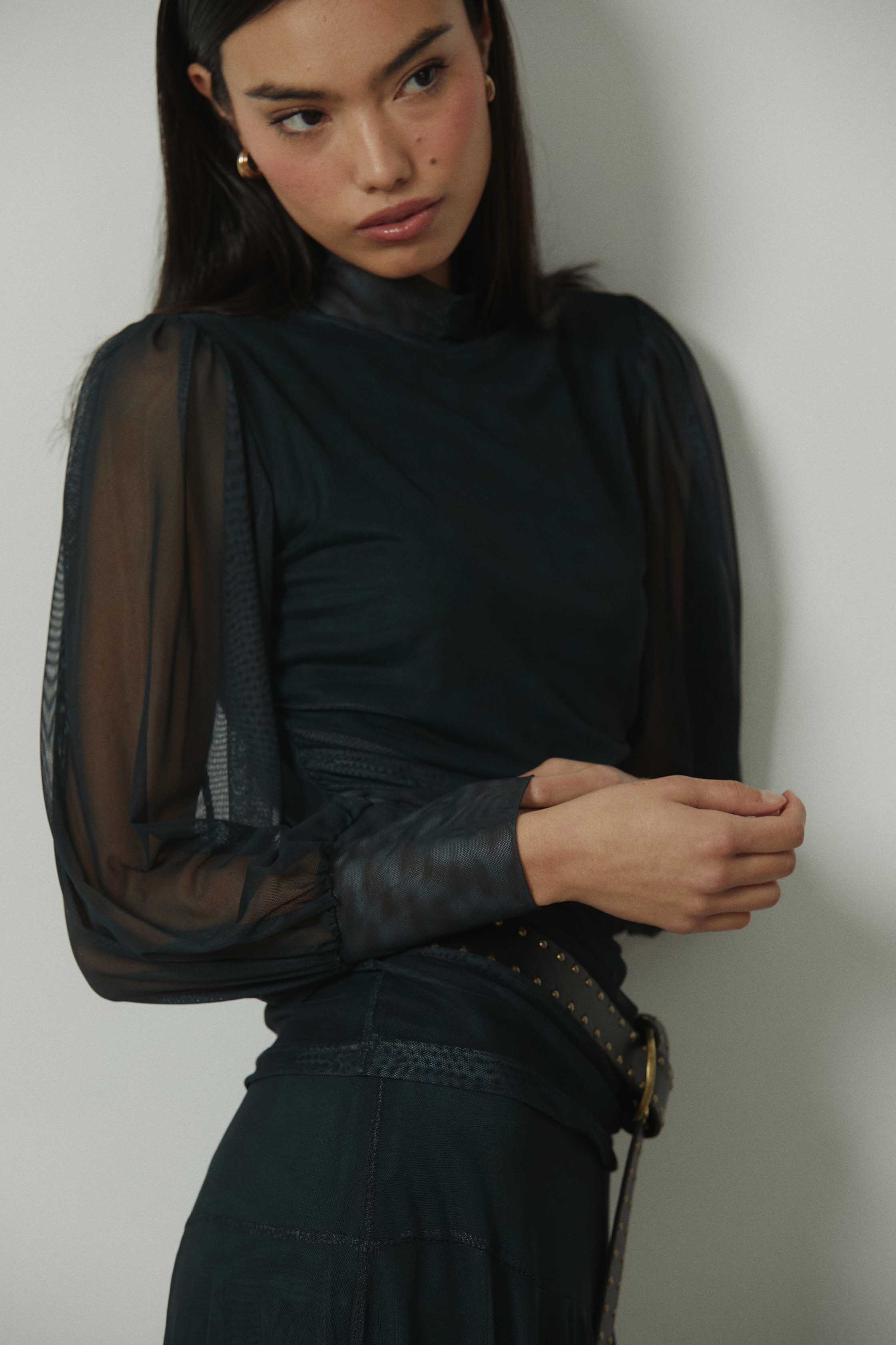 Top de tul cuello alto verde