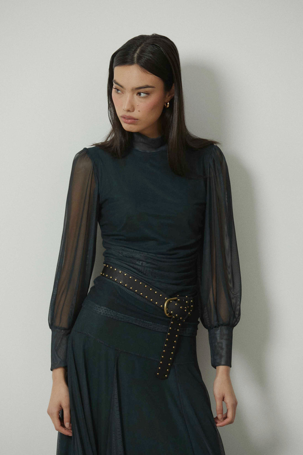 Top de tul cuello alto verde
