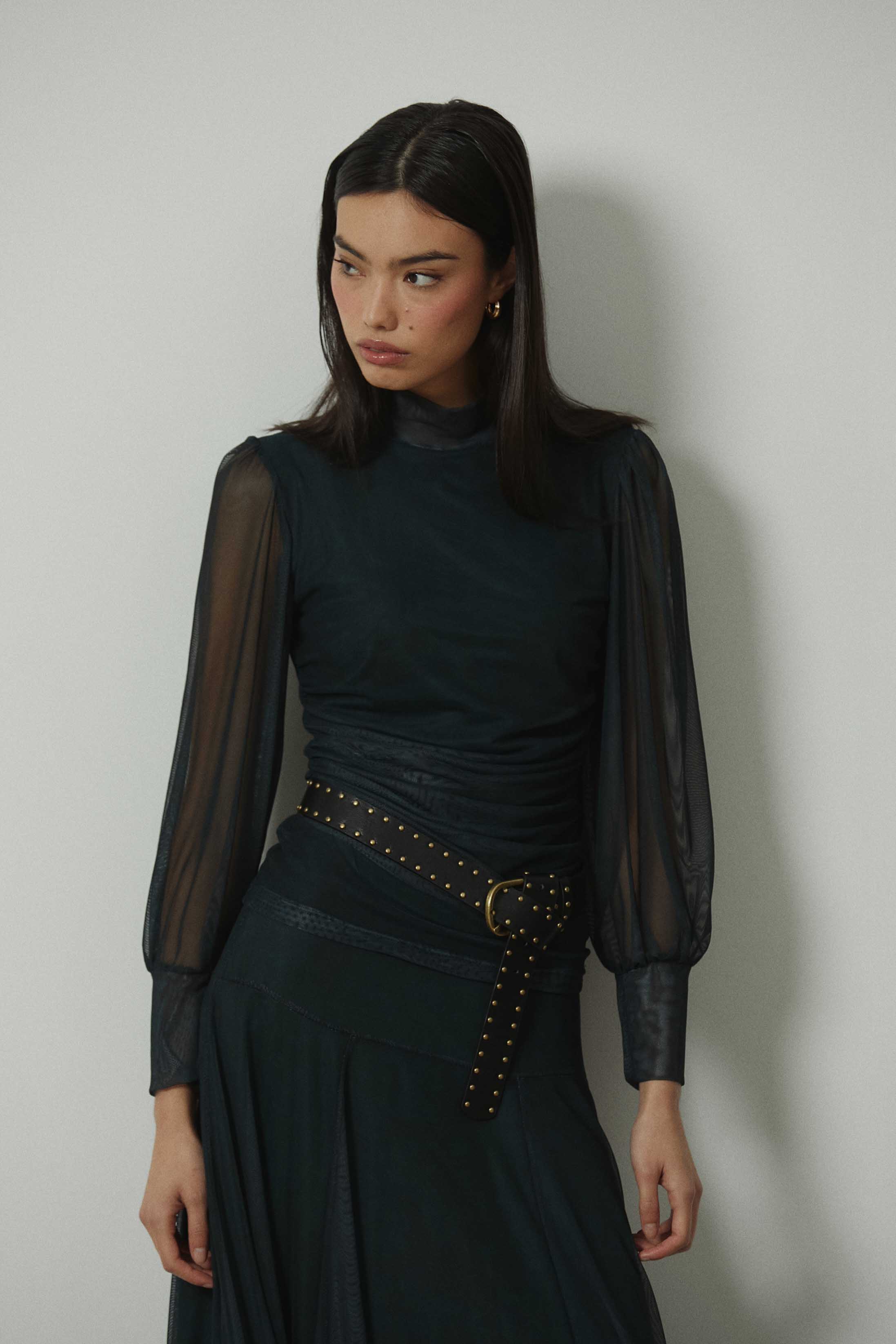 Top de tul cuello alto verde