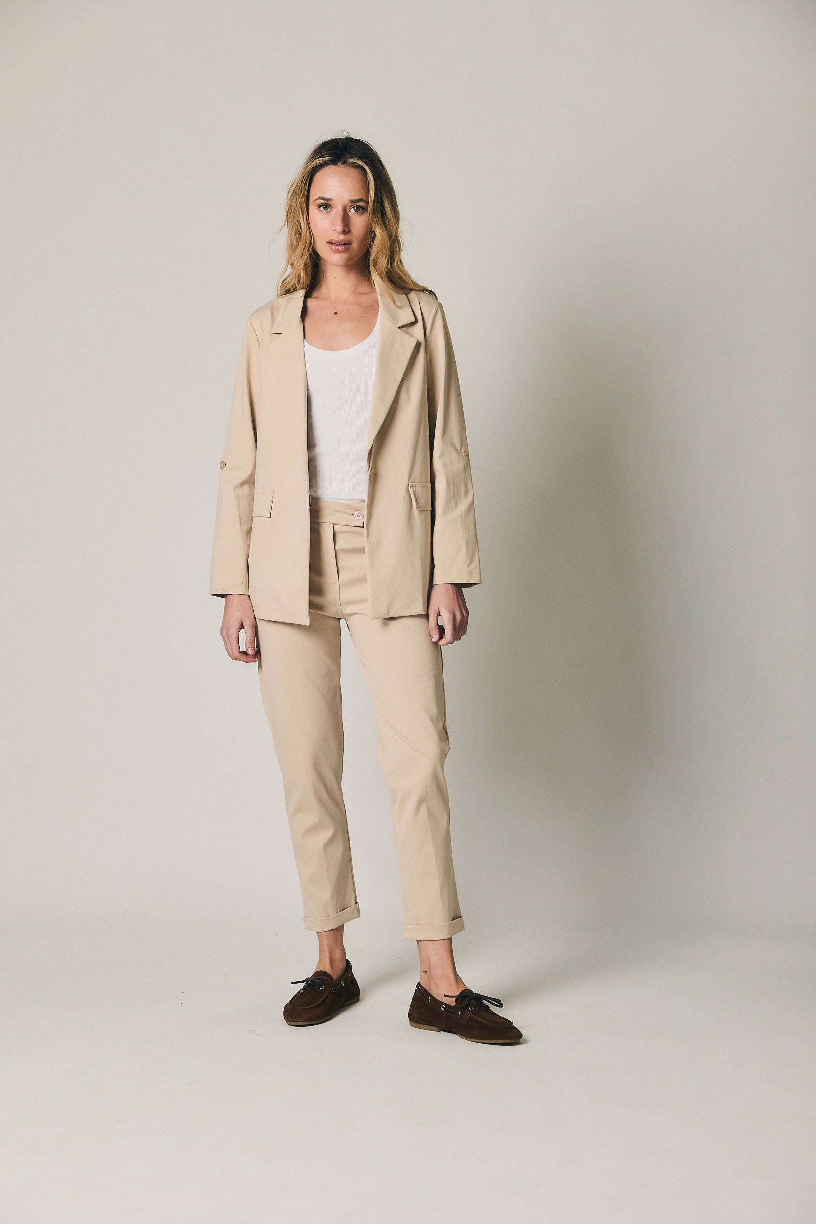 Americana ligera sastre recta beige