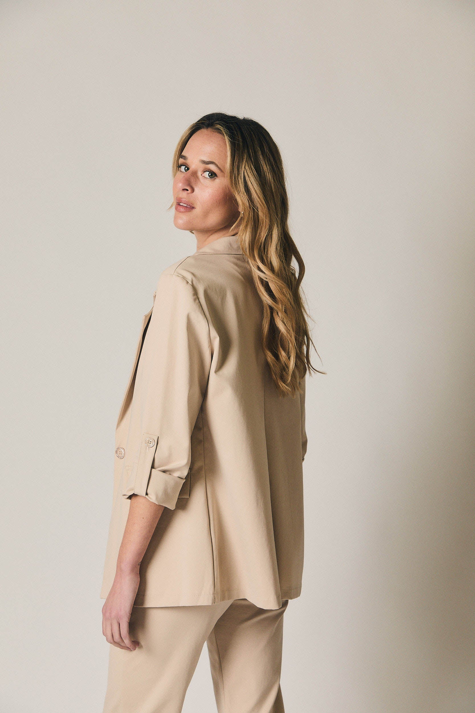 Americana ligera sastre recta beige