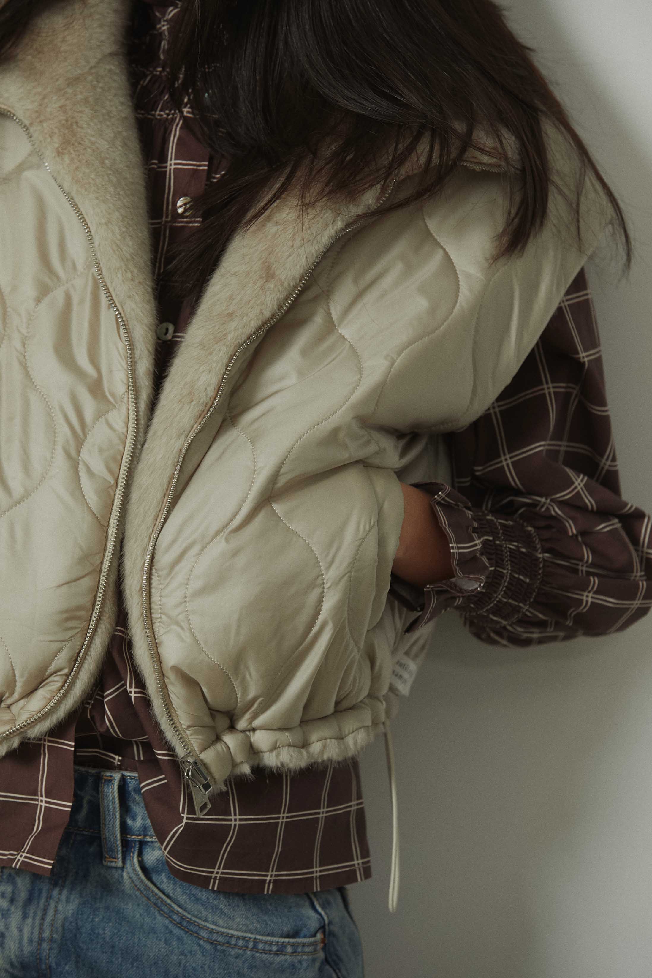 Chaleco reversible pelo acolchado beige