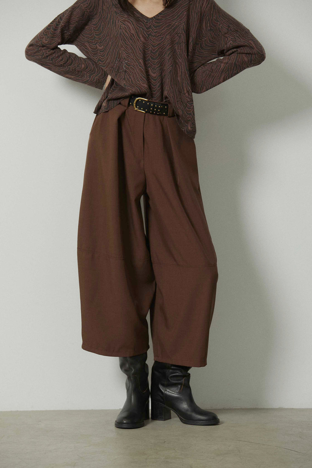 Pantalón recto ancho cropped marrón