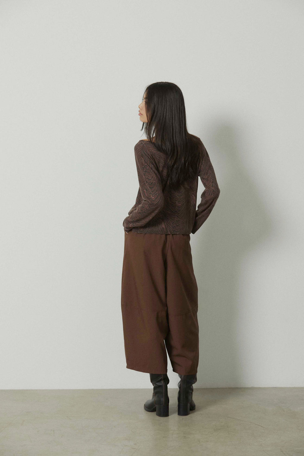 Pantalón recto ancho cropped marrón