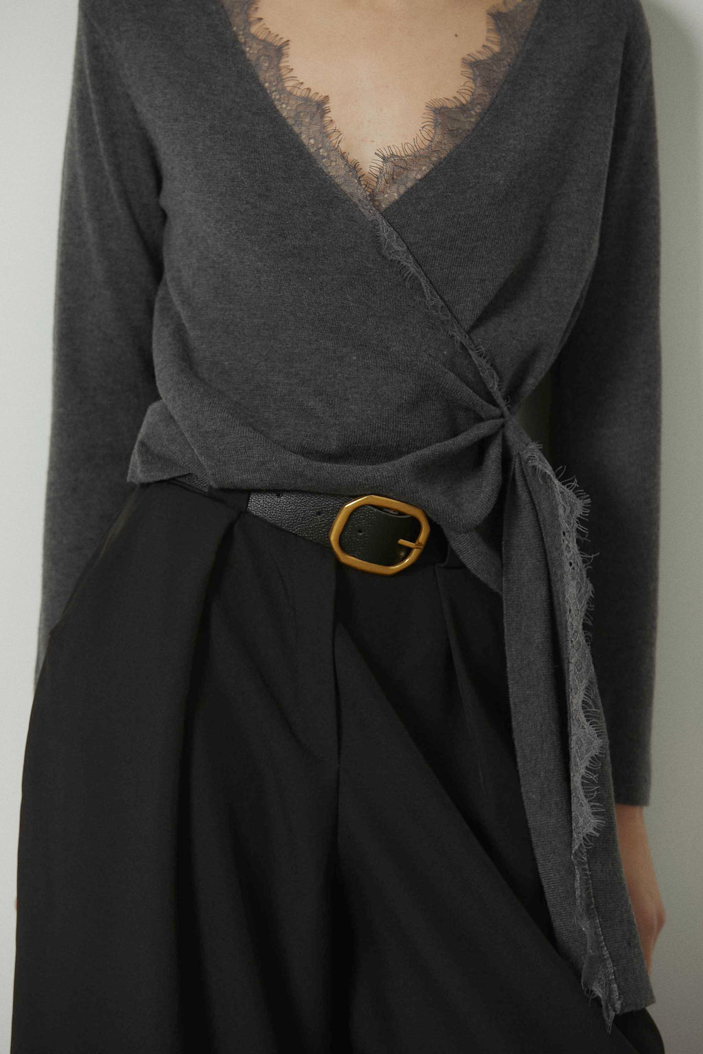 Pantalón recto ancho cropped negro