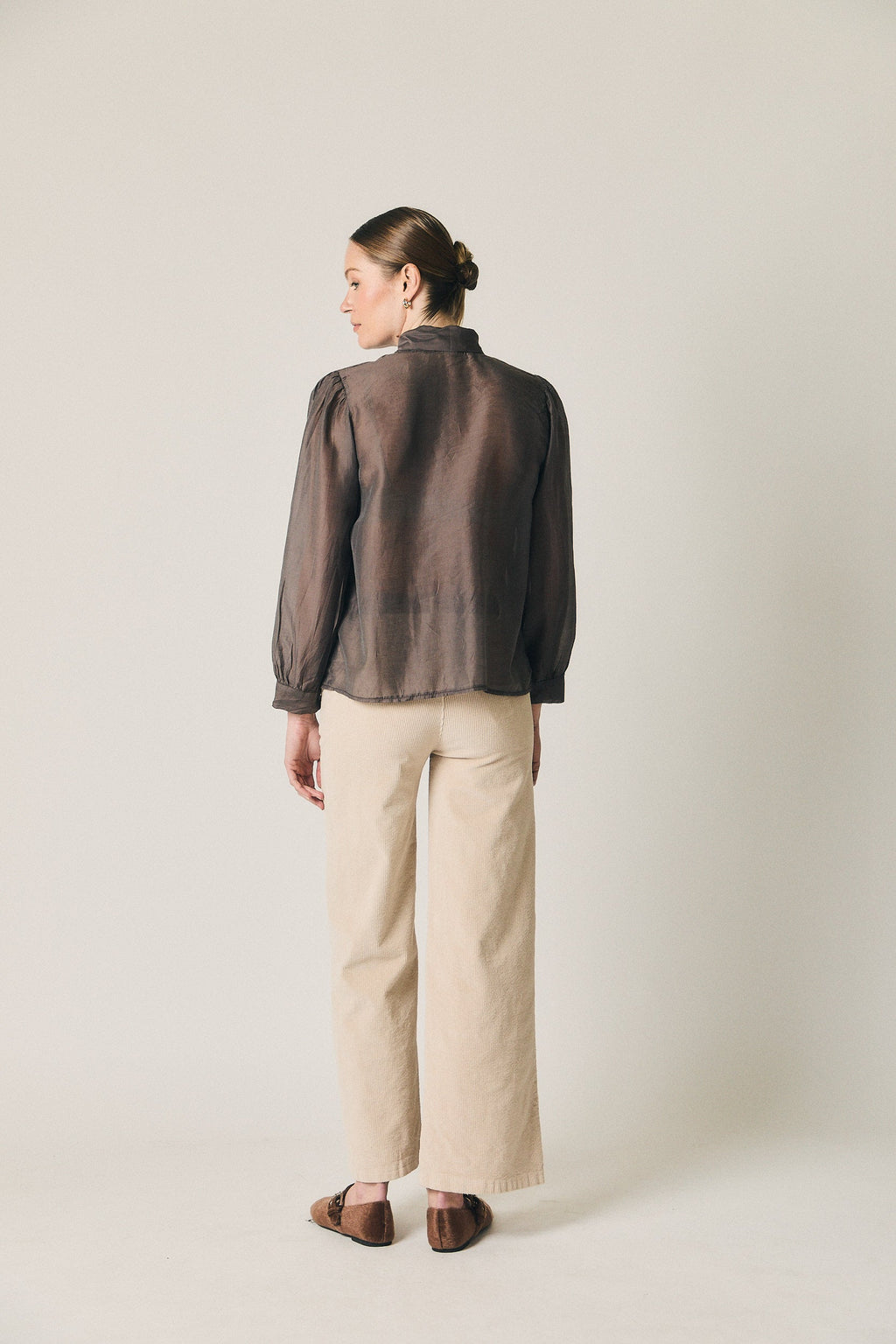 Pantalón recto pana cinturón beige
