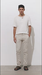 Pantalón Slim Fit Beige