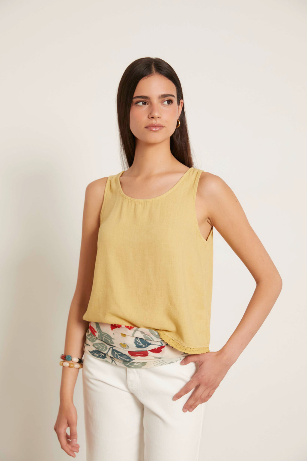 Top lino puntilla amarillo