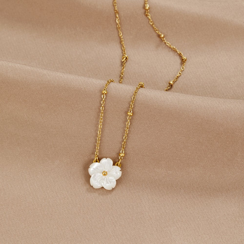 Collar de Flores de Gran Belleza